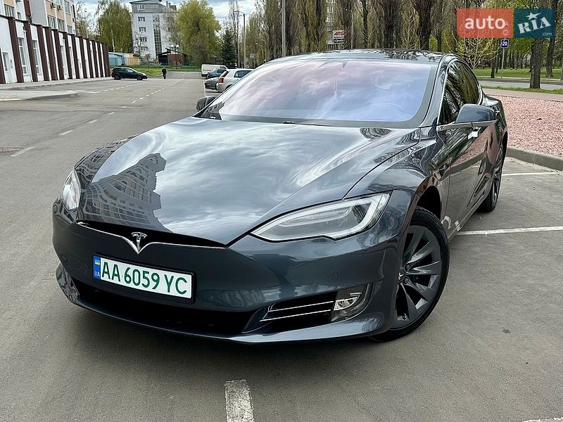 Ліфтбек Tesla Model S 2017 в Києві