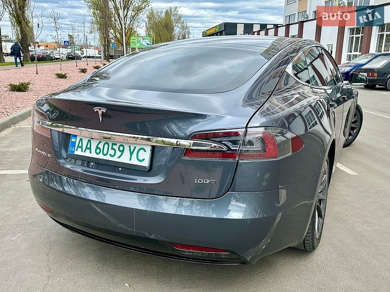 Ліфтбек Tesla Model S 2017 в Києві