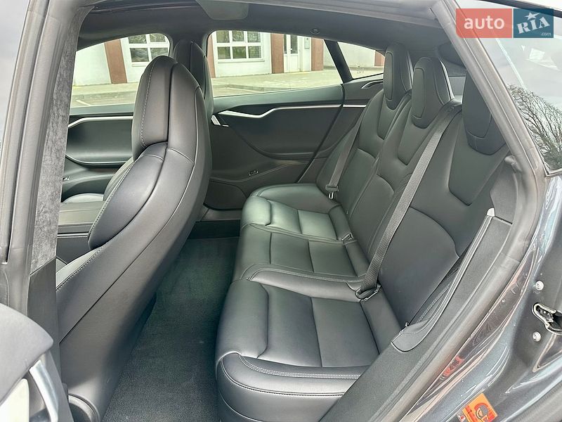 Ліфтбек Tesla Model S 2017 в Києві