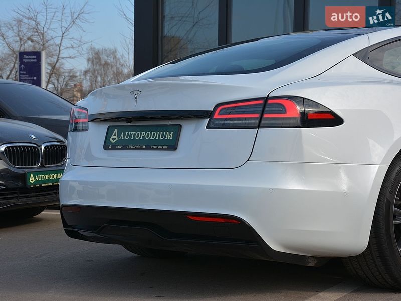 Лифтбек Tesla Model S 2022 в Киеве