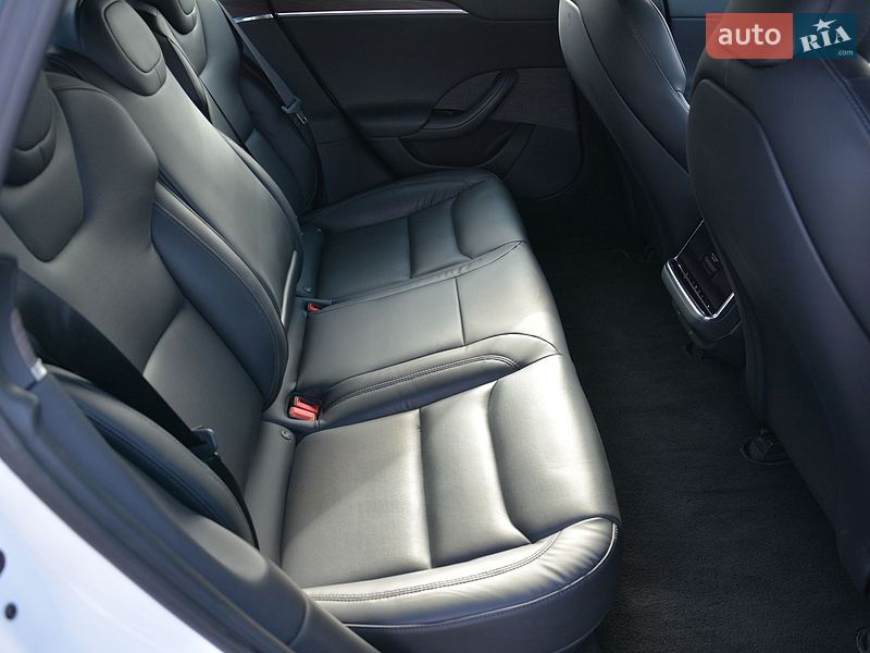 Лифтбек Tesla Model S 2022 в Киеве