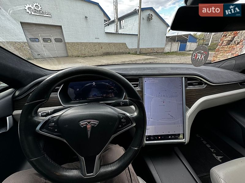 Ліфтбек Tesla Model S 2016 в Львові