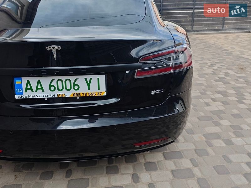 Лифтбек Tesla Model S 2016 в Киеве