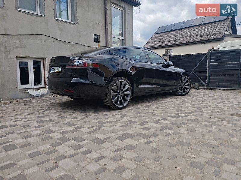 Лифтбек Tesla Model S 2016 в Киеве