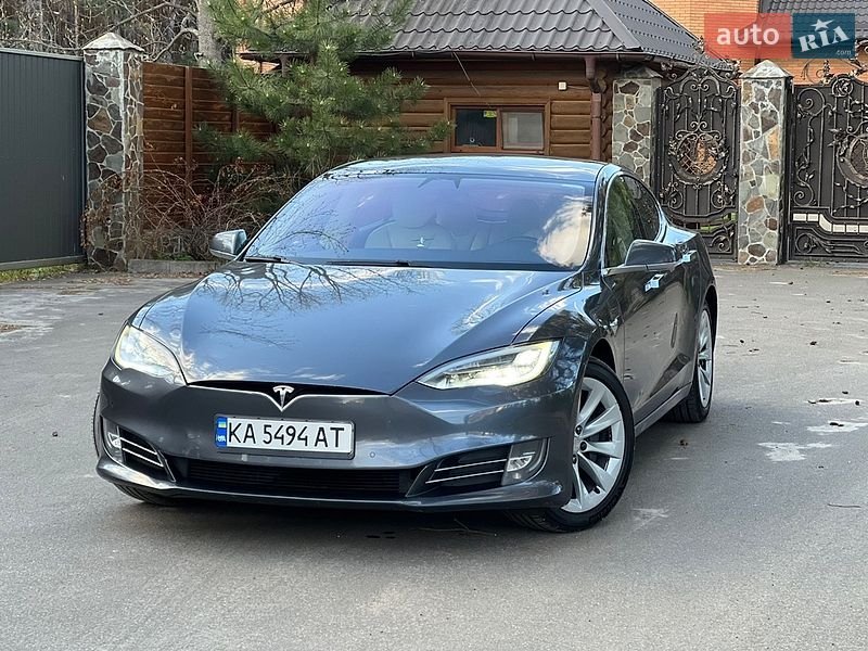 Лифтбек Tesla Model S 2018 в Киеве