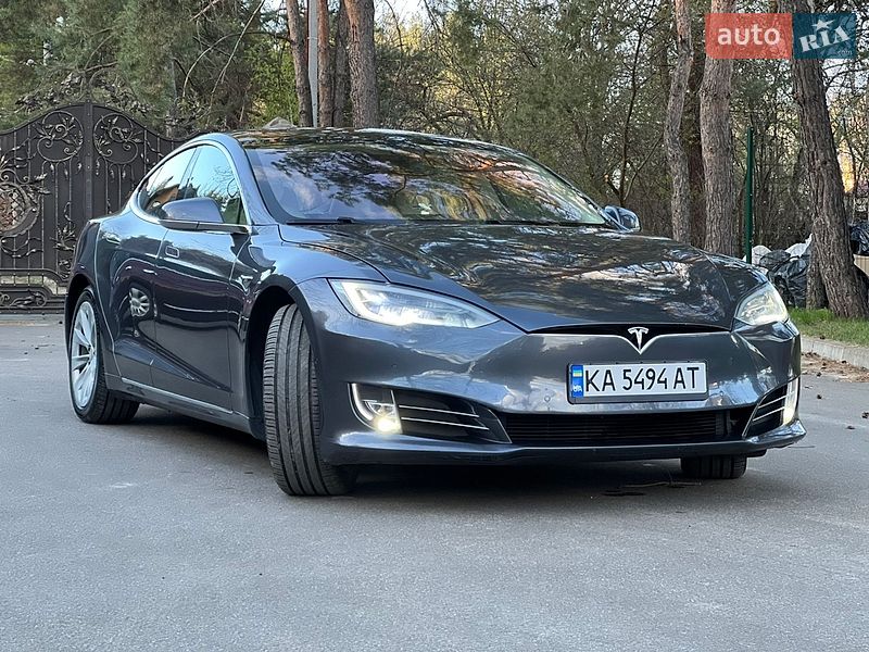 Лифтбек Tesla Model S 2018 в Киеве