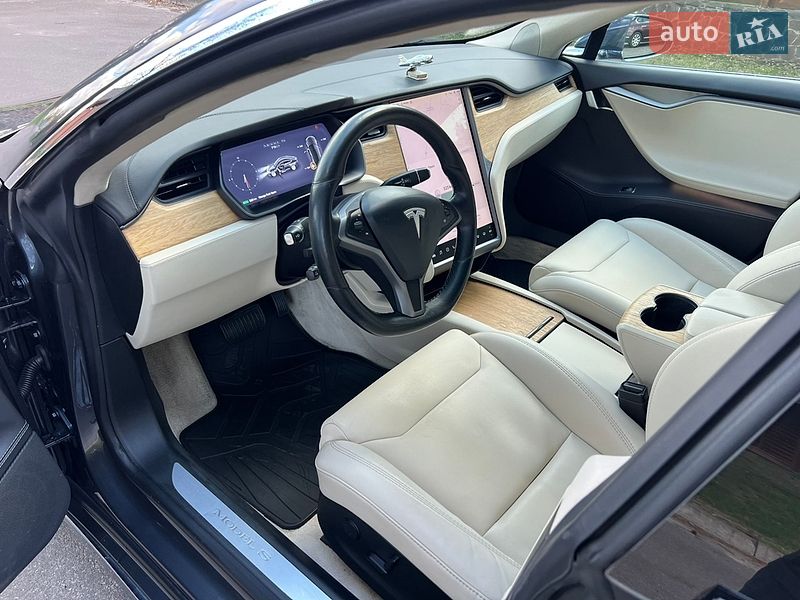 Лифтбек Tesla Model S 2018 в Киеве