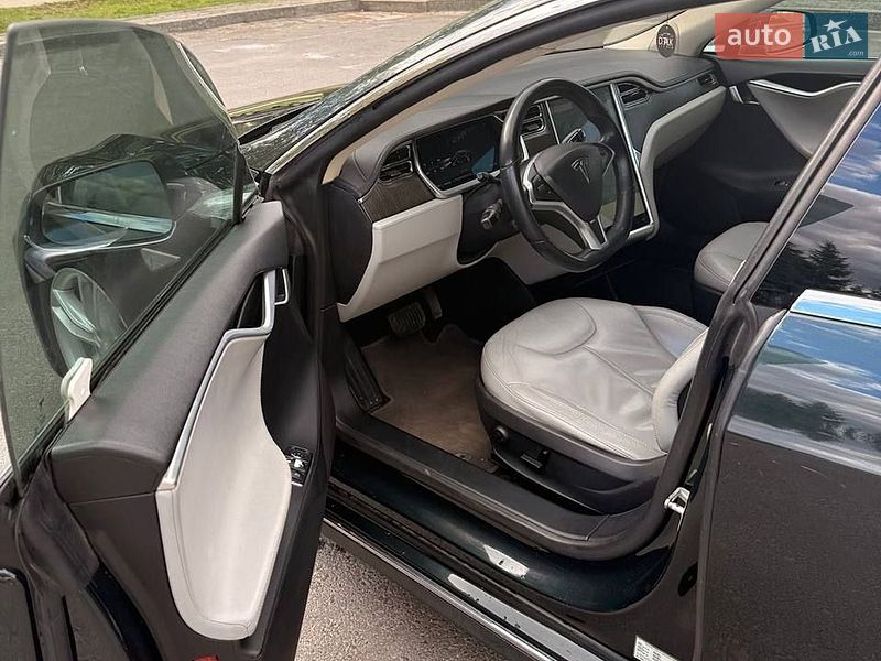 Лифтбек Tesla Model S 2012 в Львове