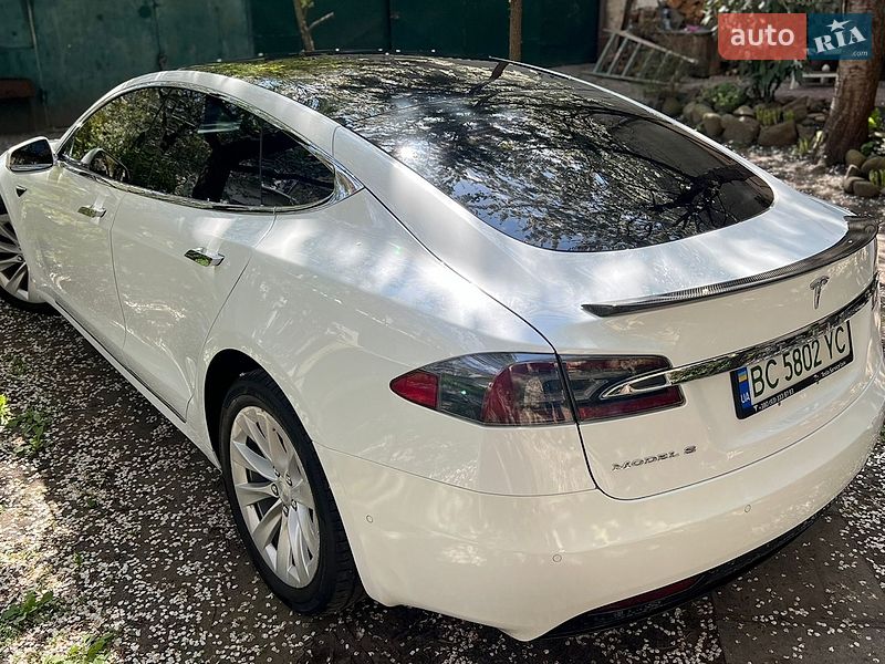 Лифтбек Tesla Model S 2018 в Львове