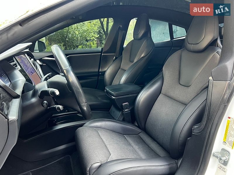 Лифтбек Tesla Model S 2018 в Львове