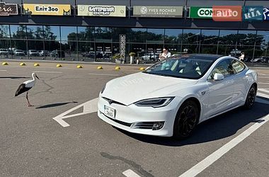 Ліфтбек Tesla Model S 2017 в Києві