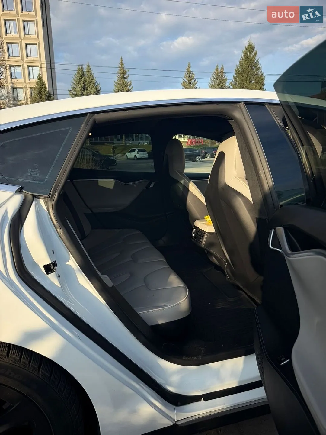 2014 Tesla Model S - мініатюра 9