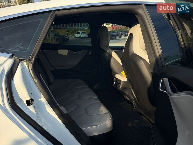 Ліфтбек Tesla Model S 2014 в Вінниці