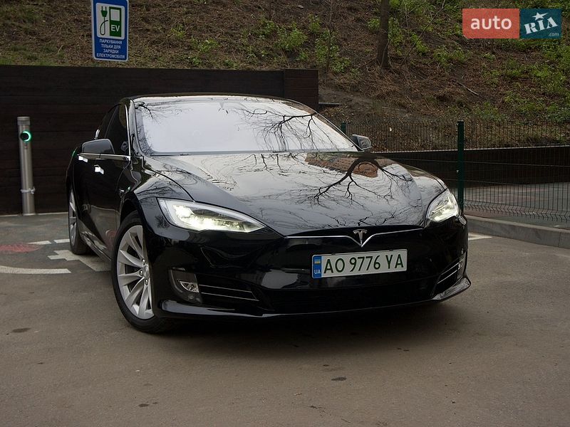 Tesla Model S 2019