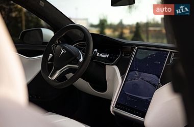 Лифтбек Tesla Model S 2017 в Кропивницком