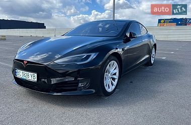 Лифтбек Tesla Model S 2018 в Львове