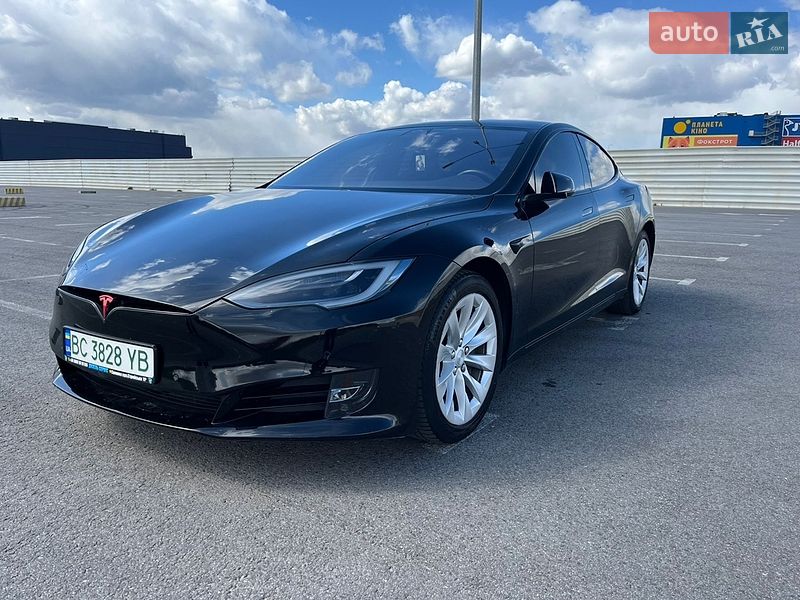 Лифтбек Tesla Model S 2018 в Львове