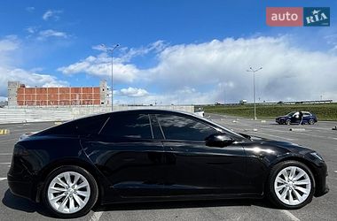 Лифтбек Tesla Model S 2018 в Львове