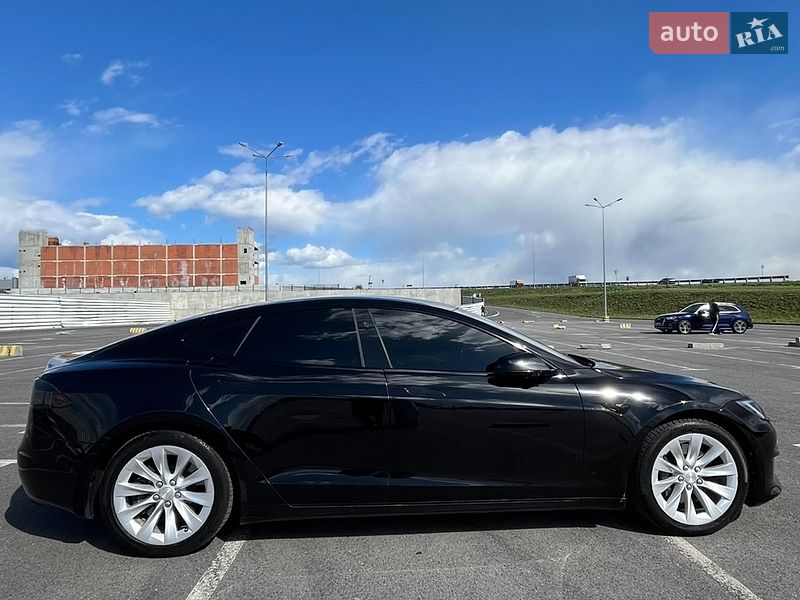 Лифтбек Tesla Model S 2018 в Львове