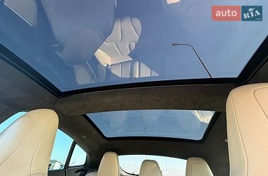 Лифтбек Tesla Model S 2015 в Львове