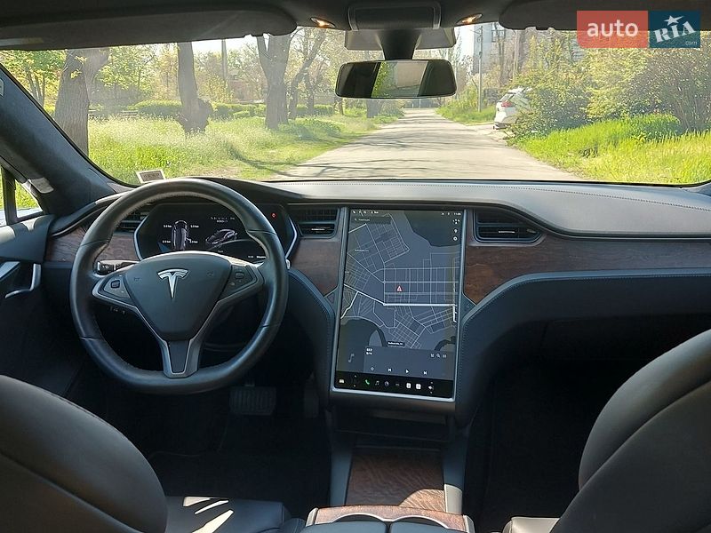 Лифтбек Tesla Model S 2018 в Николаеве