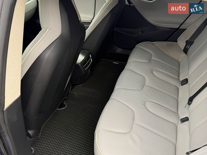 Лифтбек Tesla Model S 2014 в Чернигове