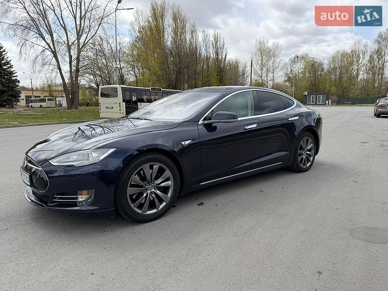 Лифтбек Tesla Model S 2014 в Чернигове