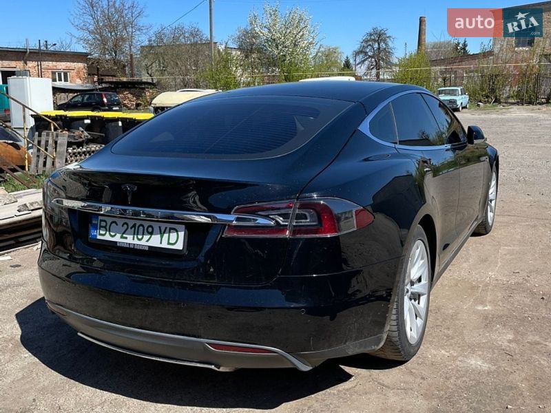Лифтбек Tesla Model S 2014 в Львове