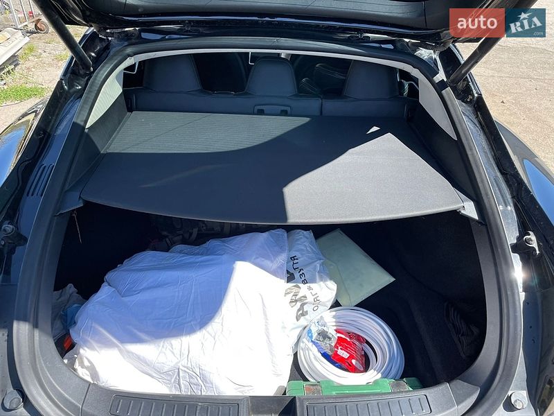 Лифтбек Tesla Model S 2014 в Львове