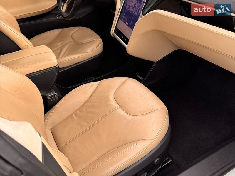 Лифтбек Tesla Model S 2014 в Киеве