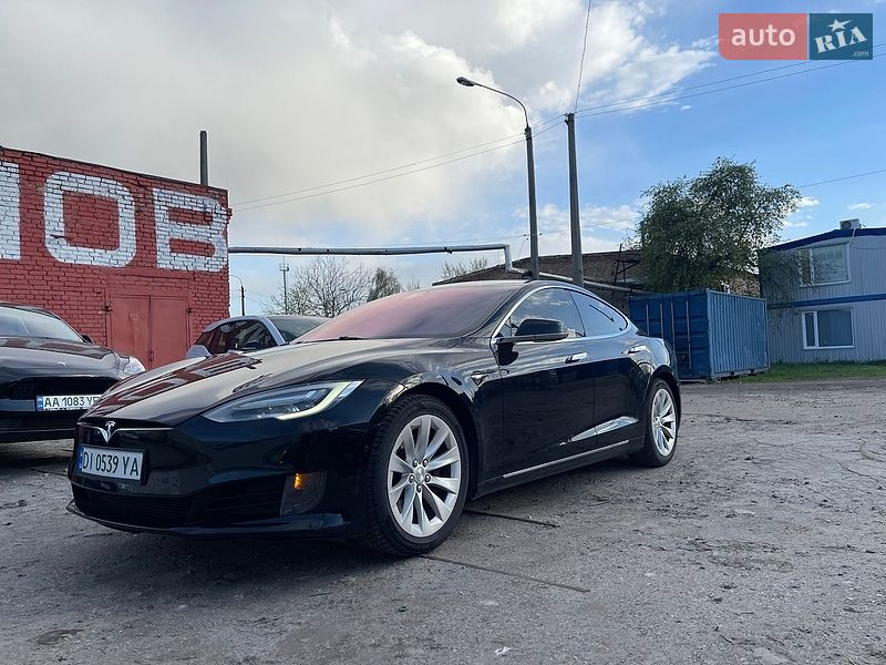 Ліфтбек Tesla Model S 2017 в Києві