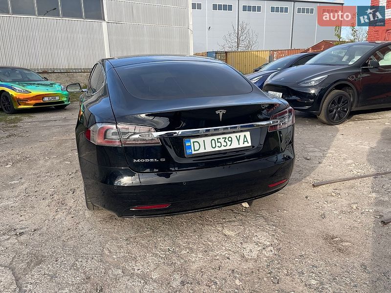 Ліфтбек Tesla Model S 2017 в Києві