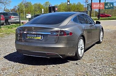 Лифтбек Tesla Model S 2015 в Львове