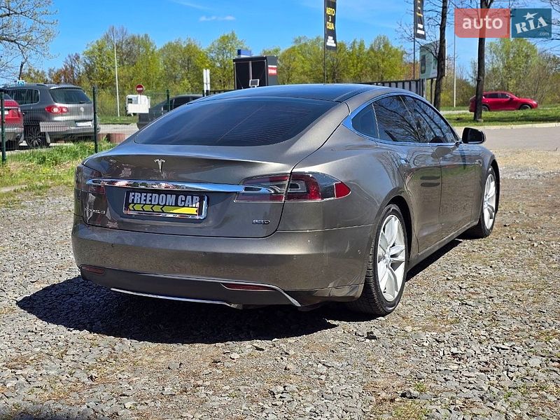 Лифтбек Tesla Model S 2015 в Львове