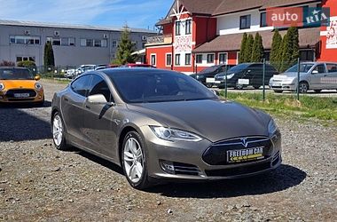 Лифтбек Tesla Model S 2015 в Львове
