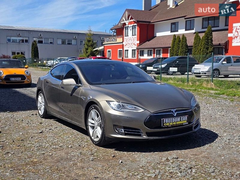 Tesla Model S 2015