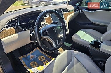 Лифтбек Tesla Model S 2015 в Львове