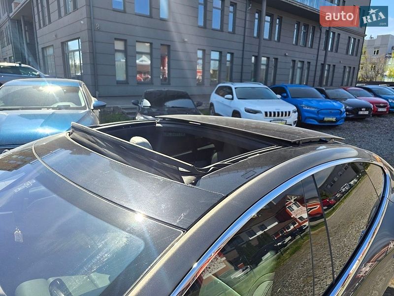 Лифтбек Tesla Model S 2015 в Львове