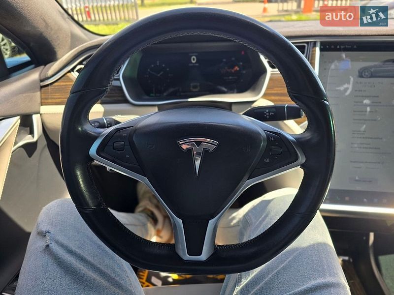 Лифтбек Tesla Model S 2015 в Львове