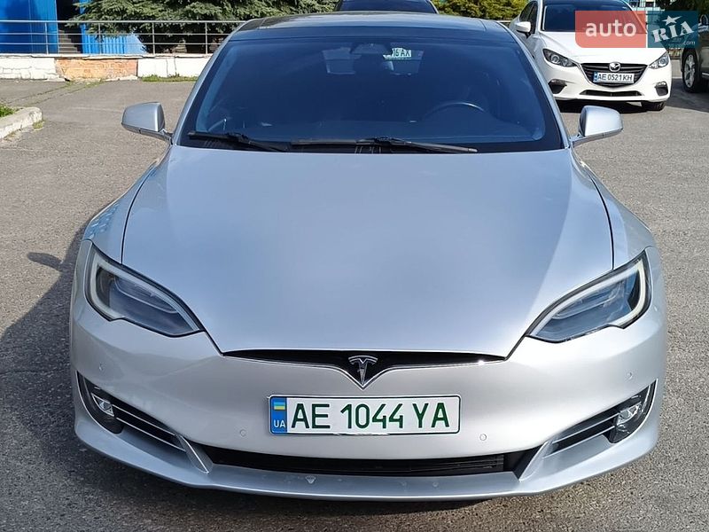 Лифтбек Tesla Model S 2018 в Днепре