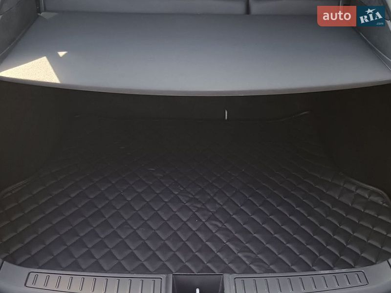 Лифтбек Tesla Model S 2018 в Днепре