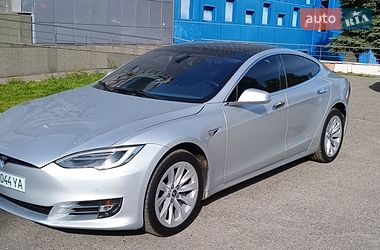 Лифтбек Tesla Model S 2018 в Днепре