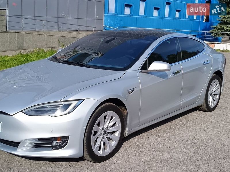 Лифтбек Tesla Model S 2018 в Днепре