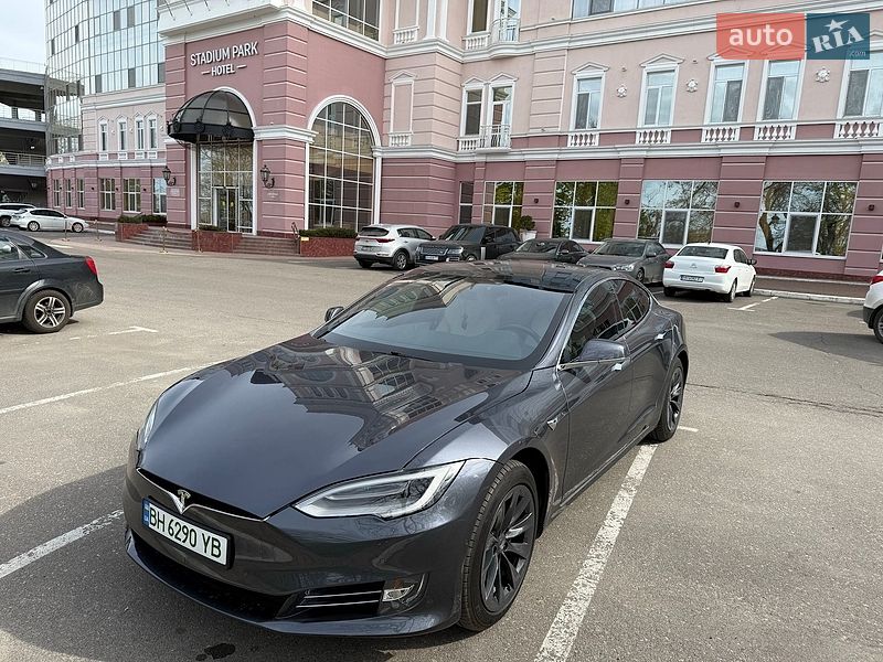 Tesla Model S 2020