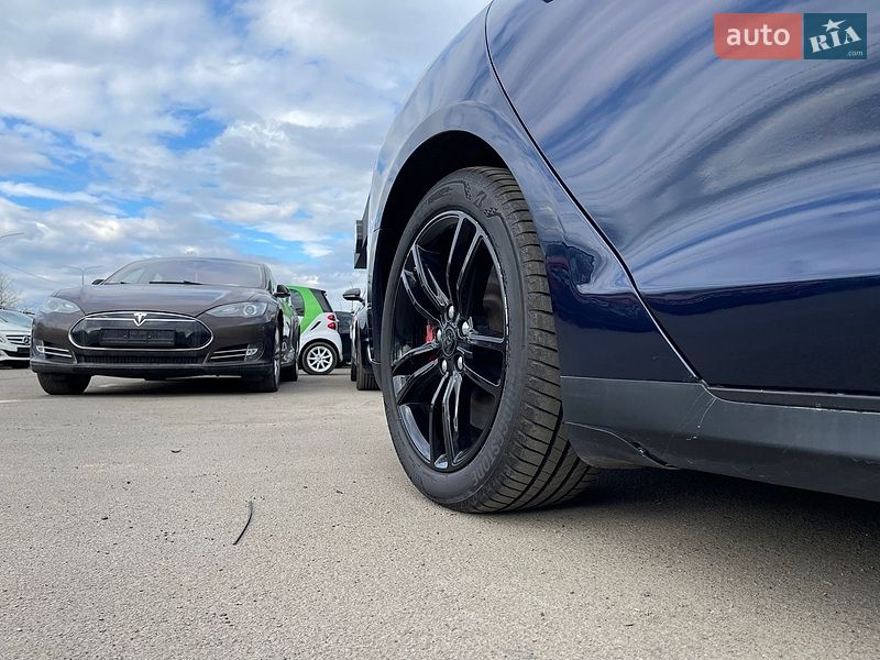 Ліфтбек Tesla Model S 2014 в Луцьку