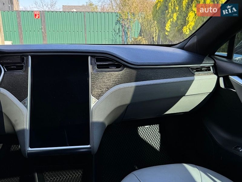 Ліфтбек Tesla Model S 2013 в Дунаївцях