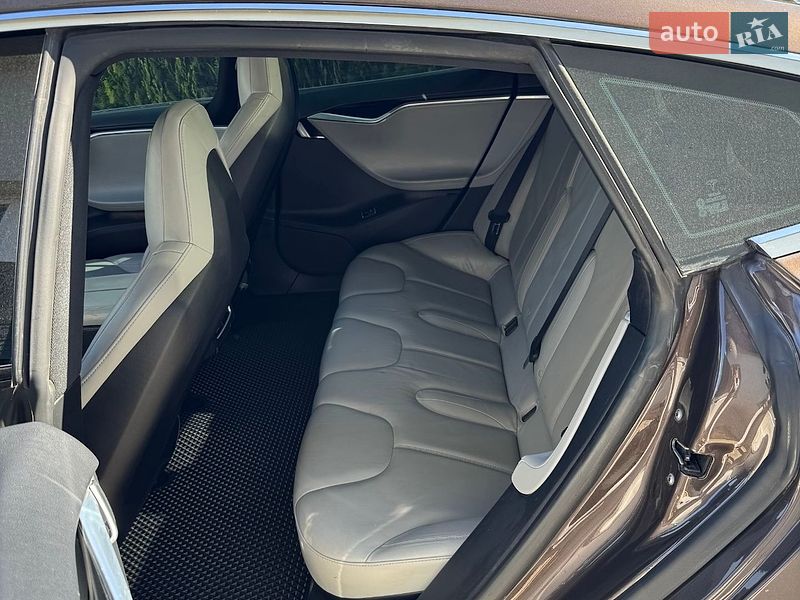 Ліфтбек Tesla Model S 2013 в Дунаївцях