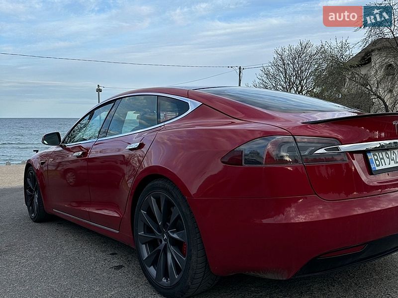 Лифтбек Tesla Model S 2020 в Черноморске