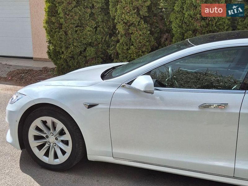 Лифтбек Tesla Model S 2017 в Хмельницком