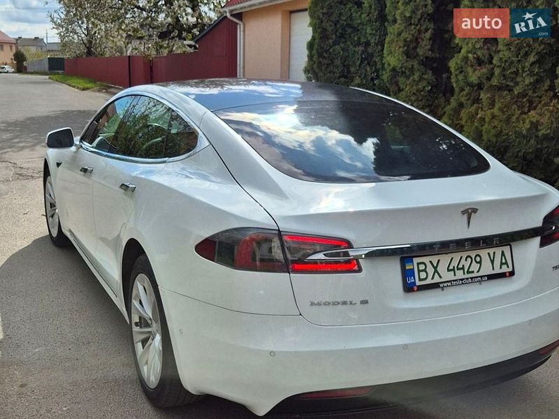 Лифтбек Tesla Model S 2017 в Хмельницком